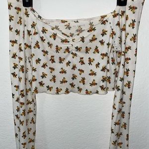 White floral long sleeve crop top